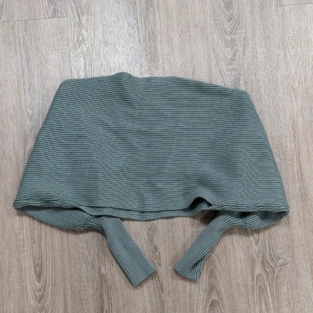 Zara Cropped Oversized Ribbed Knit Top in Green - Picture 3 of 3